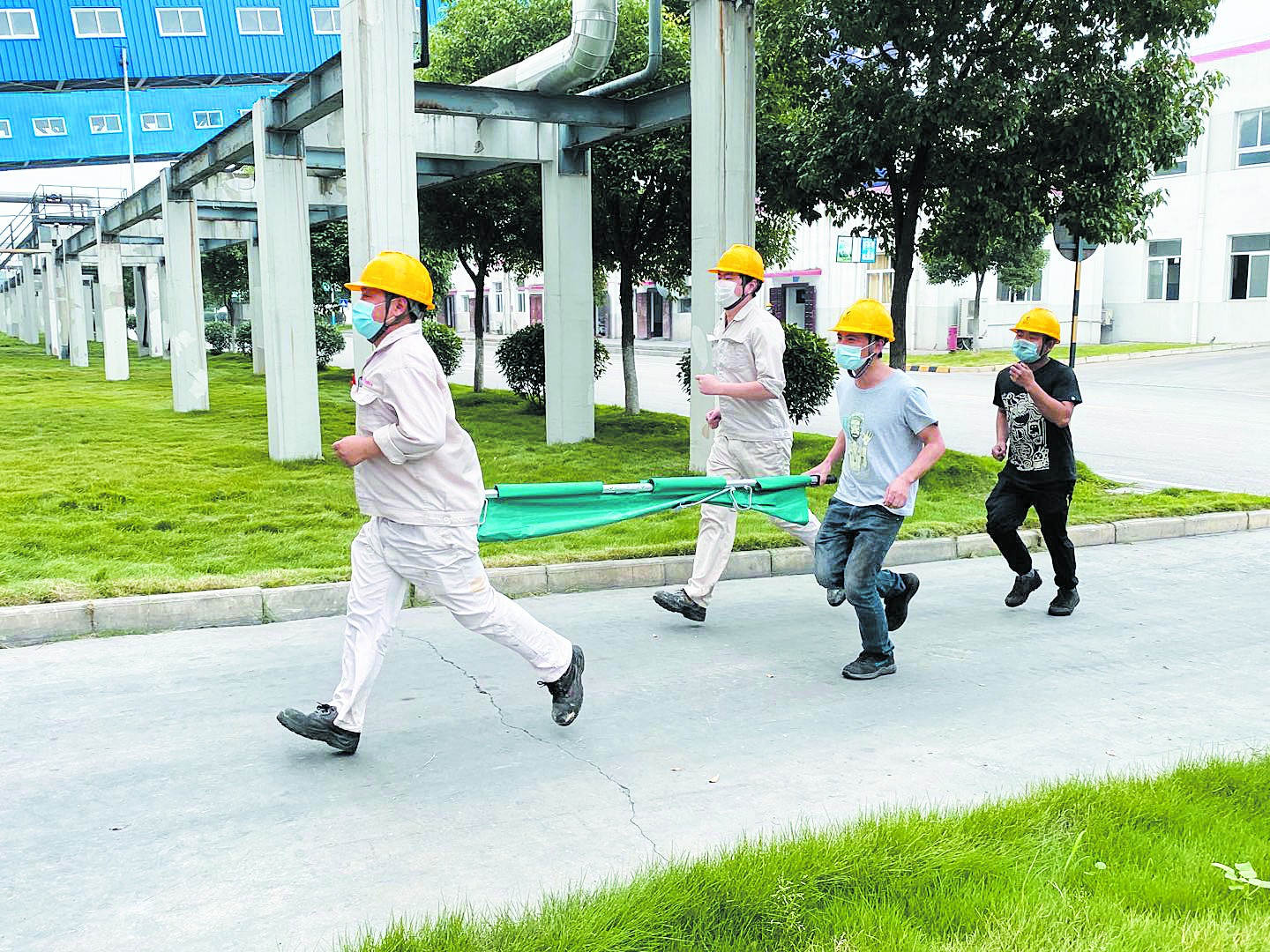 sss防暑救护人员.jpg